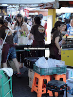 麥格問格のQ(輔大花園店)：【新北】輔大花園觀光夜市之麥格問格のＱ、鬪鷄三星蔥腿板燒