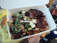 麥格問格のQ(輔大花園店)：【新北】輔大花園觀光夜市之麥格問格のＱ、鬪鷄三星蔥腿板燒