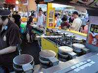 麥格問格のQ(輔大花園店)：【新北】輔大花園觀光夜市之麥格問格のＱ、鬪鷄三星蔥腿板燒