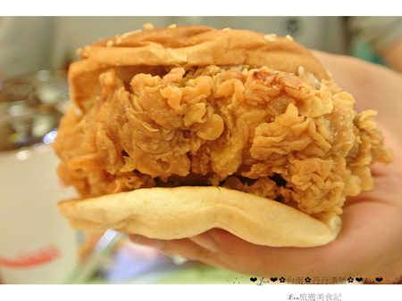 丹丹漢堡(新化店)：【食記】oO。台南　新化店　丹丹漢堡　麵線焿　廣東粥　烤醬雞堡　鮮脆雞腿堡　照燒豬排堡　鮮酥雞肉焿　脆皮炸雞　可樂餅　海派版的麥當勞，來南部必吃～。oO。o○。