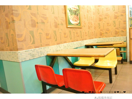 丹丹漢堡(新化店)：【食記】oO。台南　新化店　丹丹漢堡　麵線焿　廣東粥　烤醬雞堡　鮮脆雞腿堡　照燒豬排堡　鮮酥雞肉焿　脆皮炸雞　可樂餅　海派版的麥當勞，來南部必吃～。oO。o○。