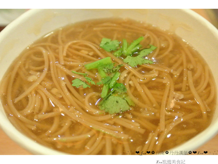 丹丹漢堡(新化店)：【食記】oO。台南　新化店　丹丹漢堡　麵線焿　廣東粥　烤醬雞堡　鮮脆雞腿堡　照燒豬排堡　鮮酥雞肉焿　脆皮炸雞　可樂餅　海派版的麥當勞，來南部必吃～。oO。o○。