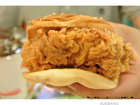 丹丹漢堡(新化店)：【食記】oO。台南　新化店　丹丹漢堡　麵線焿　廣東粥　烤醬雞堡　鮮脆雞腿堡　照燒豬排堡　鮮酥雞肉焿　脆皮炸雞　可樂餅　海派版的麥當勞，來南部必吃～。oO。o○。