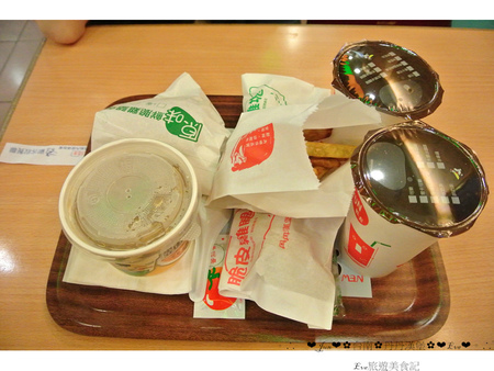 丹丹漢堡(新化店)：【食記】oO。台南　新化店　丹丹漢堡　麵線焿　廣東粥　烤醬雞堡　鮮脆雞腿堡　照燒豬排堡　鮮酥雞肉焿　脆皮炸雞　可樂餅　海派版的麥當勞，來南部必吃～。oO。o○。