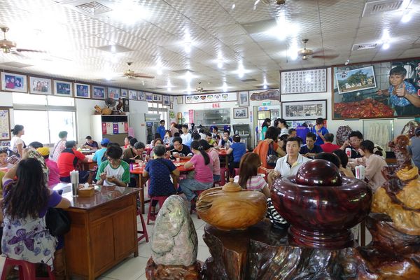 滿妹豬腳:(胖樺食記)花蓮鳳林人氣排隊美食「滿妹豬腳」/適合多人聚餐/結腸/放山雞