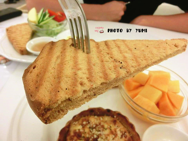 莉雅法式西點:【邀稿】夢幻甜點搭配豪華鹹派無敵好吃~親切服務免服務費~大推!!@莉雅法式西點