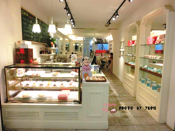 莉雅法式西點:【邀稿】夢幻甜點搭配豪華鹹派無敵好吃~親切服務免服務費~大推!!@莉雅法式西點