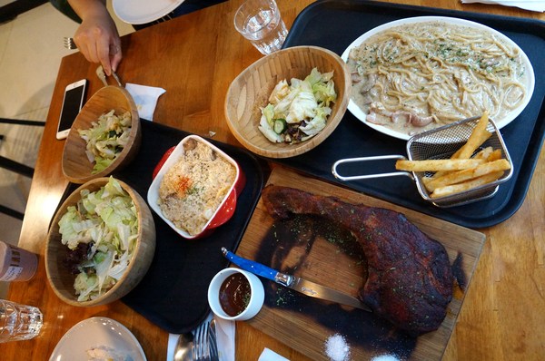 Mastro Cafe：Mastro Cafe ♥戰斧豬排 ♥木盆沙拉 ♥內湖