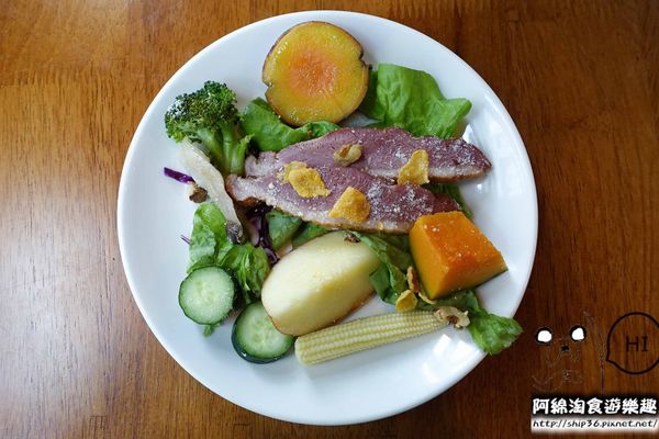 【台北早午餐】【北捷內湖港墘站】Mastro Cafe-份量大!!大口吃美食超滿足．帶骨牛小排/鐵鍋舒芙蕾/人氣早午餐/內湖科學園區