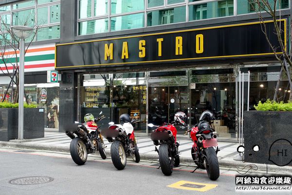 【台北早午餐】【北捷內湖港墘站】Mastro Cafe-份量大!!大口吃美食超滿足．帶骨牛小排/鐵鍋舒芙蕾/人氣早午餐/內湖科學園區