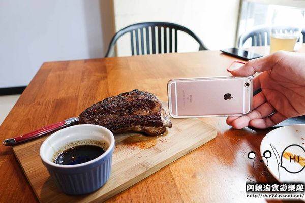 【台北早午餐】【北捷內湖港墘站】Mastro Cafe-份量大!!大口吃美食超滿足．帶骨牛小排/鐵鍋舒芙蕾/人氣早午餐/內湖科學園區