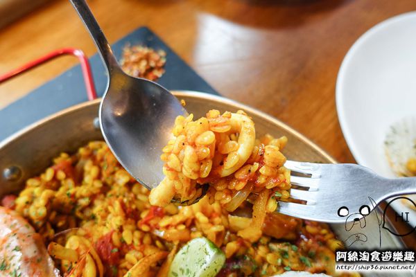 【台北早午餐】【北捷內湖港墘站】Mastro Cafe-份量大!!大口吃美食超滿足．帶骨牛小排/鐵鍋舒芙蕾/人氣早午餐/內湖科學園區