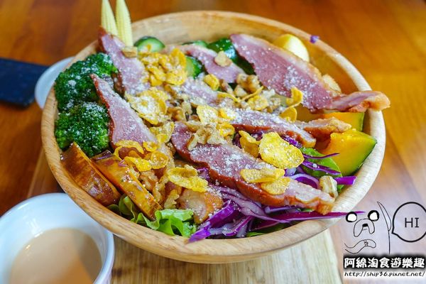 【台北早午餐】【北捷內湖港墘站】Mastro Cafe-份量大!!大口吃美食超滿足.帶骨牛小排/鐵鍋舒芙蕾/人氣早午餐/內湖科學園區