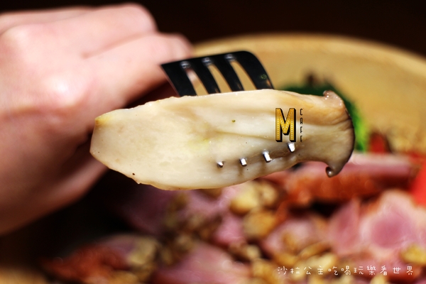 Mastro Cafe:內湖美食『Mastro Cafe』新菜單德國豬腳/牛小排/舒芙蕾/捷運港墘站