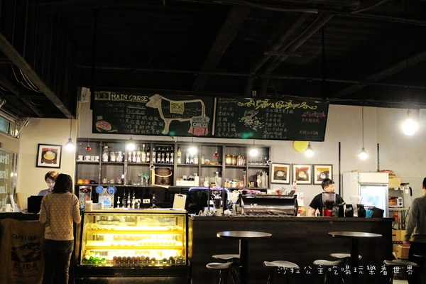 Mastro Cafe:內湖美食『Mastro Cafe』新菜單德國豬腳/牛小排/舒芙蕾/捷運港墘站