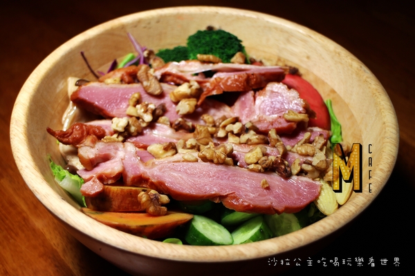 Mastro Cafe:內湖美食『Mastro Cafe』新菜單德國豬腳/牛小排/舒芙蕾/捷運港墘站