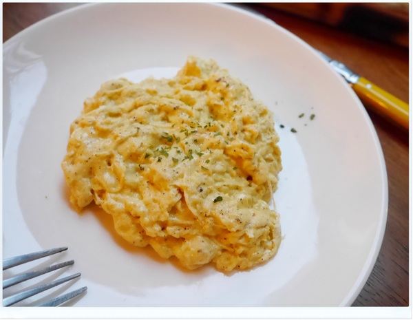 Mastro Cafe：【內湖】Mastro Cafe－熱血？佳餚登場‧有WIFI插座可久坐不限時 (惡魔蛋三明治、手製雞胸肉木盆沙拉、Mastro 牛排與蛋早午餐、戰斧豬排、巧克力岩漿蛋糕、現烘咖啡)