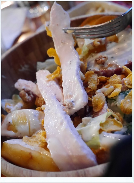 Mastro Cafe：【內湖】Mastro Cafe－熱血？佳餚登場‧有WIFI插座可久坐不限時 (惡魔蛋三明治、手製雞胸肉木盆沙拉、Mastro 牛排與蛋早午餐、戰斧豬排、巧克力岩漿蛋糕、現烘咖啡)