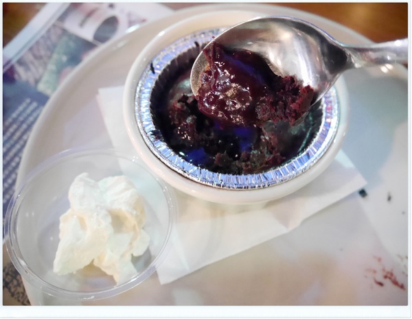 Mastro Cafe：【內湖】Mastro Cafe－熱血？佳餚登場‧有WIFI插座可久坐不限時 (惡魔蛋三明治、手製雞胸肉木盆沙拉、Mastro 牛排與蛋早午餐、戰斧豬排、巧克力岩漿蛋糕、現烘咖啡)