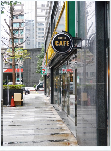 Mastro Cafe：【內湖】Mastro Cafe－熱血？佳餚登場‧有WIFI插座可久坐不限時 (惡魔蛋三明治、手製雞胸肉木盆沙拉、Mastro 牛排與蛋早午餐、戰斧豬排、巧克力岩漿蛋糕、現烘咖啡)