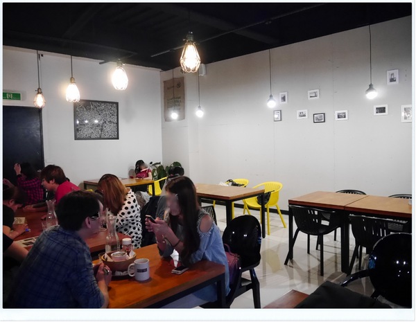 Mastro Cafe：【內湖】Mastro Cafe－熱血？佳餚登場‧有WIFI插座可久坐不限時 (惡魔蛋三明治、手製雞胸肉木盆沙拉、Mastro 牛排與蛋早午餐、戰斧豬排、巧克力岩漿蛋糕、現烘咖啡)