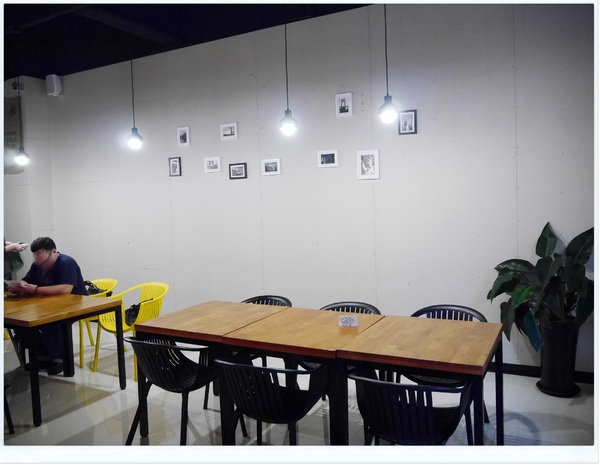 Mastro Cafe：【內湖】Mastro Cafe－熱血？佳餚登場‧有WIFI插座可久坐不限時 (惡魔蛋三明治、手製雞胸肉木盆沙拉、Mastro 牛排與蛋早午餐、戰斧豬排、巧克力岩漿蛋糕、現烘咖啡)