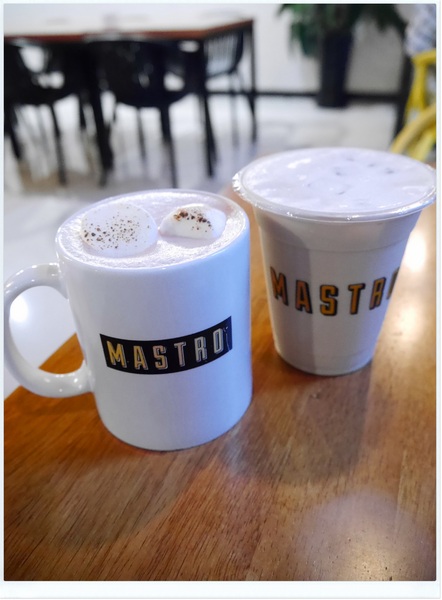 Mastro Cafe：【內湖】Mastro Cafe－熱血？佳餚登場‧有WIFI插座可久坐不限時 (惡魔蛋三明治、手製雞胸肉木盆沙拉、Mastro 牛排與蛋早午餐、戰斧豬排、巧克力岩漿蛋糕、現烘咖啡)