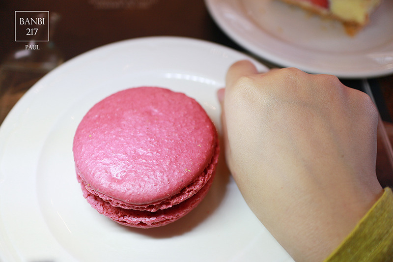 Banbi217 美食旅遊: PAUL保羅麵包(台北仁愛店)法國百年老店下午茶,草莓千層派,大馬卡龍,帕尼尼三明治(捷運忠孝敦化站,捷運信義安和站)