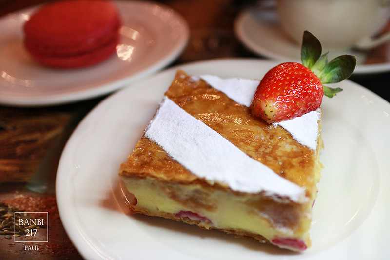 Banbi217 美食旅遊: PAUL保羅麵包(台北仁愛店)法國百年老店下午茶,草莓千層派,大馬卡龍,帕尼尼三明治(捷運忠孝敦化站,捷運信義安和站)