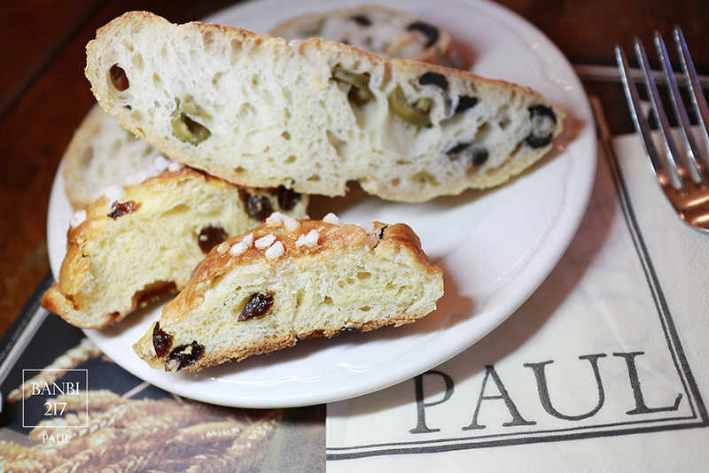 Banbi217 美食旅遊: PAUL保羅麵包(台北仁愛店)法國百年老店下午茶,草莓千層派,大馬卡龍,帕尼尼三明治(捷運忠孝敦化站,捷運信義安和站)