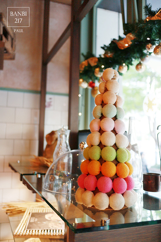 Banbi217 美食旅遊: PAUL保羅麵包(台北仁愛店)法國百年老店下午茶,草莓千層派,大馬卡龍,帕尼尼三明治(捷運忠孝敦化站,捷運信義安和站)