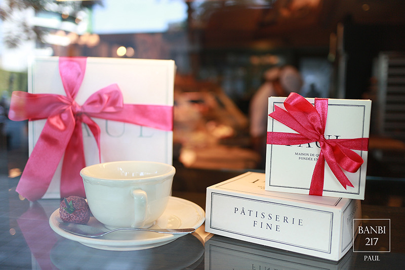 Banbi217 美食旅遊: PAUL保羅麵包(台北仁愛店)法國百年老店下午茶,草莓千層派,大馬卡龍,帕尼尼三明治(捷運忠孝敦化站,捷運信義安和站)