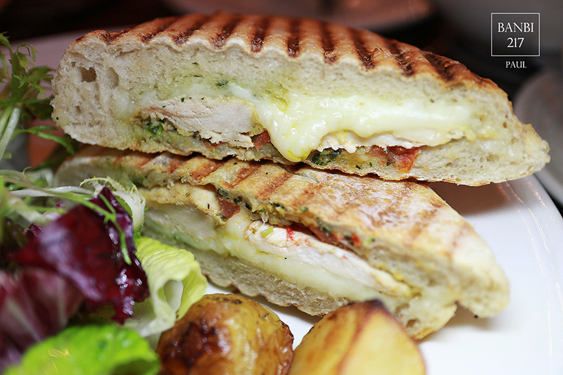 Banbi217 美食旅遊: PAUL保羅麵包(台北仁愛店)法國百年老店下午茶,草莓千層派,大馬卡龍,帕尼尼三明治(捷運忠孝敦化站,捷運信義安和站)