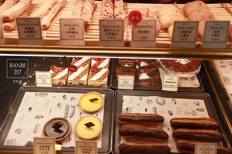 Banbi217 美食旅遊: PAUL保羅麵包(台北仁愛店)法國百年老店下午茶,草莓千層派,大馬卡龍,帕尼尼三明治(捷運忠孝敦化站,捷運信義安和站)