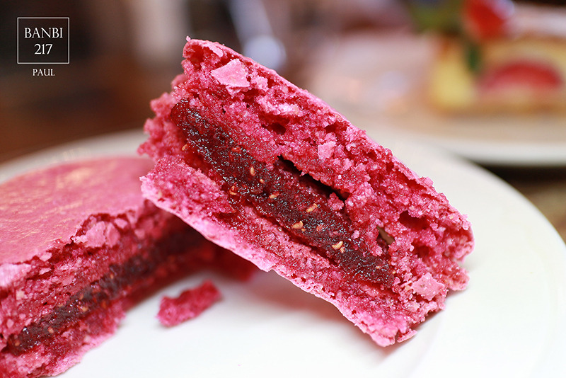 Banbi217 美食旅遊: PAUL保羅麵包(台北仁愛店)法國百年老店下午茶,草莓千層派,大馬卡龍,帕尼尼三明治(捷運忠孝敦化站,捷運信義安和站)