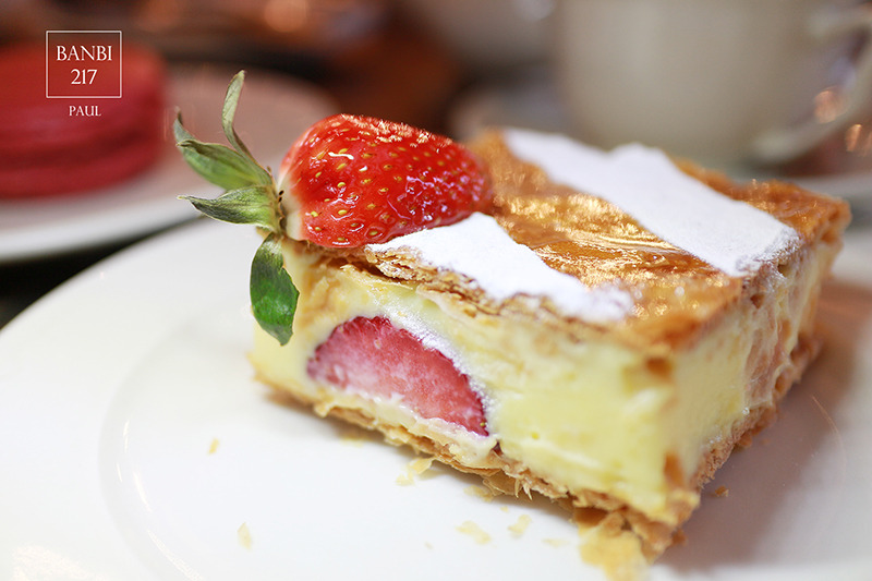 Banbi217 美食旅遊: PAUL保羅麵包(台北仁愛店)法國百年老店下午茶,草莓千層派,大馬卡龍,帕尼尼三明治(捷運忠孝敦化站,捷運信義安和站)