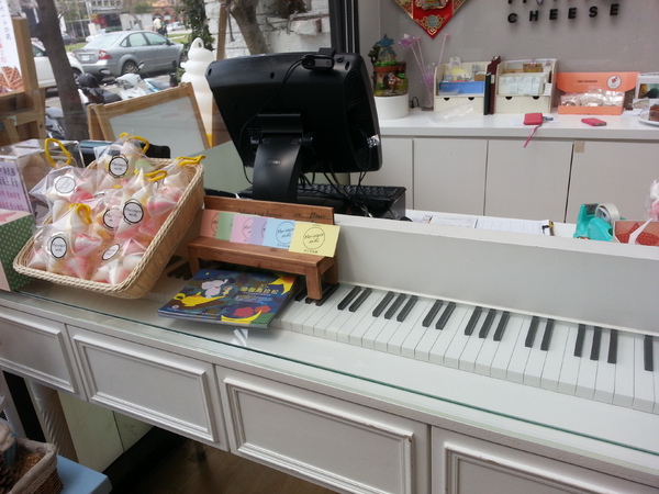 minacheese美娜甜心(美術園道店)：夢幻甜點系列。minacheese美娜甜心