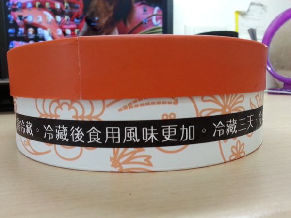 金龍彩:高雄老字號糕餅。金龍彩手工黑糖麻糬,大顆有份量。讓你呷麻吉,也可以賺大錢。