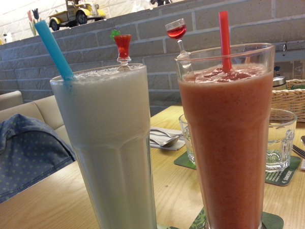 Mivila米米拉義式餐廳:跟著毛小孩來一起用餐。歡樂氣氛。當我們同在一起~~~