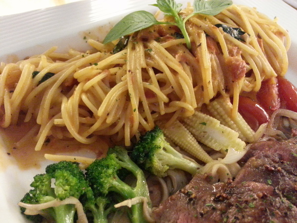 Mivila米米拉義式餐廳:跟著毛小孩來一起用餐。歡樂氣氛。當我們同在一起~~~