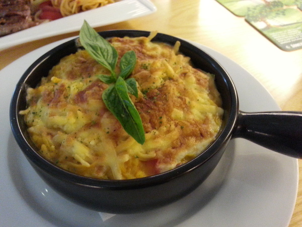 Mivila米米拉義式餐廳:跟著毛小孩來一起用餐。歡樂氣氛。當我們同在一起~~~