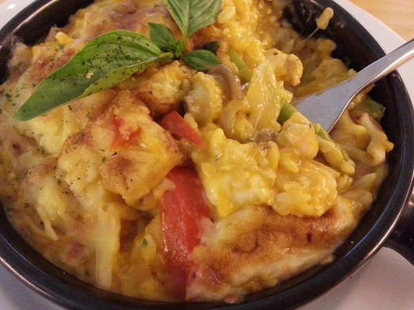 Mivila米米拉義式餐廳:跟著毛小孩來一起用餐。歡樂氣氛。當我們同在一起~~~