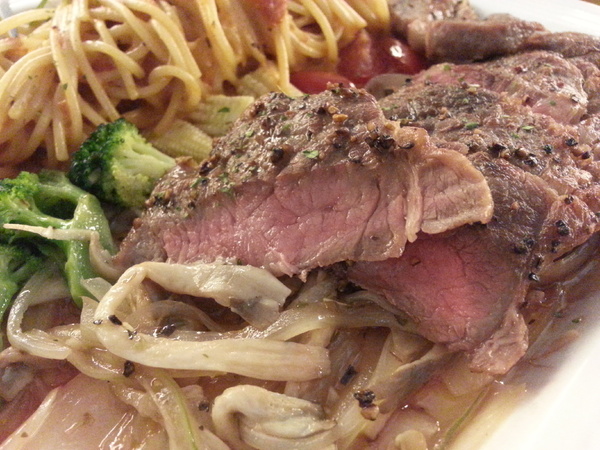 Mivila米米拉義式餐廳:跟著毛小孩來一起用餐。歡樂氣氛。當我們同在一起~~~