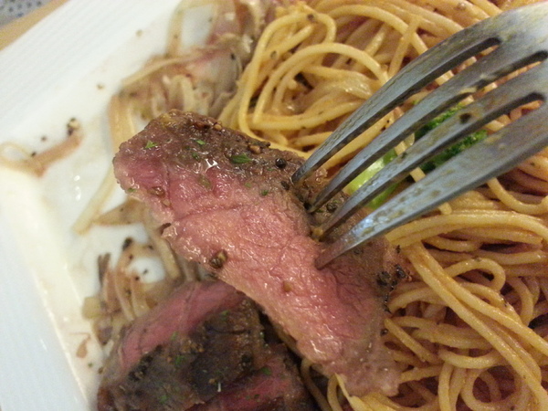 Mivila米米拉義式餐廳:跟著毛小孩來一起用餐。歡樂氣氛。當我們同在一起~~~