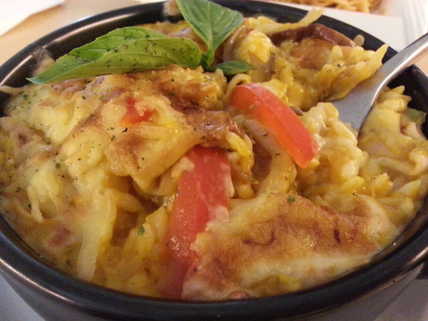 Mivila米米拉義式餐廳:跟著毛小孩來一起用餐。歡樂氣氛。當我們同在一起~~~