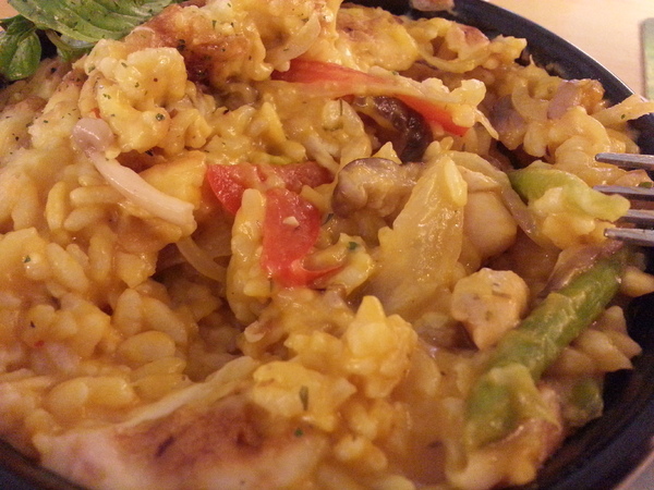 Mivila米米拉義式餐廳:跟著毛小孩來一起用餐。歡樂氣氛。當我們同在一起~~~