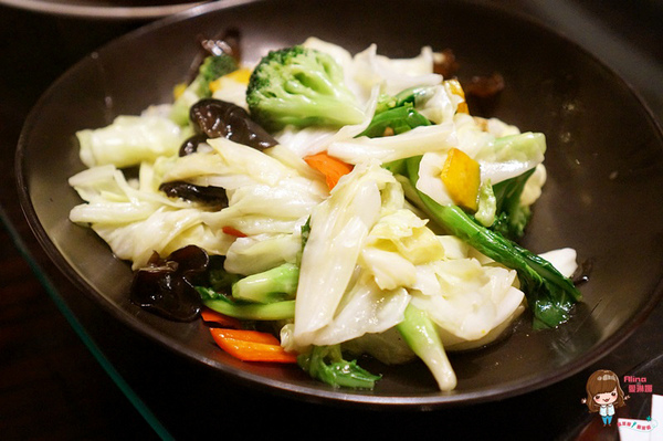 台北W酒店-紫艷中餐廳：【食記】台北信義 W Hotel YEN紫艷中餐廳 都市美麗夜景 片皮烤鴨兩吃 星級港式料理經典奢華