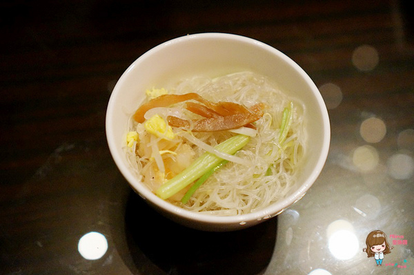 台北W酒店-紫艷中餐廳：【食記】台北信義 W Hotel YEN紫艷中餐廳 都市美麗夜景 片皮烤鴨兩吃 星級港式料理經典奢華