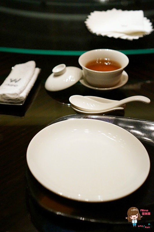 台北W酒店-紫艷中餐廳：【食記】台北信義 W Hotel YEN紫艷中餐廳 都市美麗夜景 片皮烤鴨兩吃 星級港式料理經典奢華