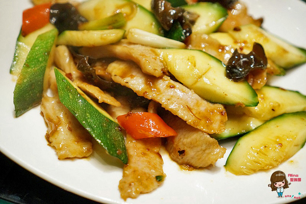 台北W酒店-紫艷中餐廳：【食記】台北信義 W Hotel YEN紫艷中餐廳 都市美麗夜景 片皮烤鴨兩吃 星級港式料理經典奢華